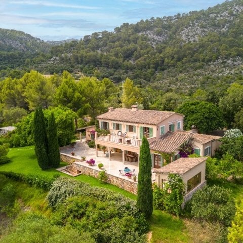 MALLORCA HOME. Realitní specialista na Mallorku. 100% servis v češtině již od roku 2019.