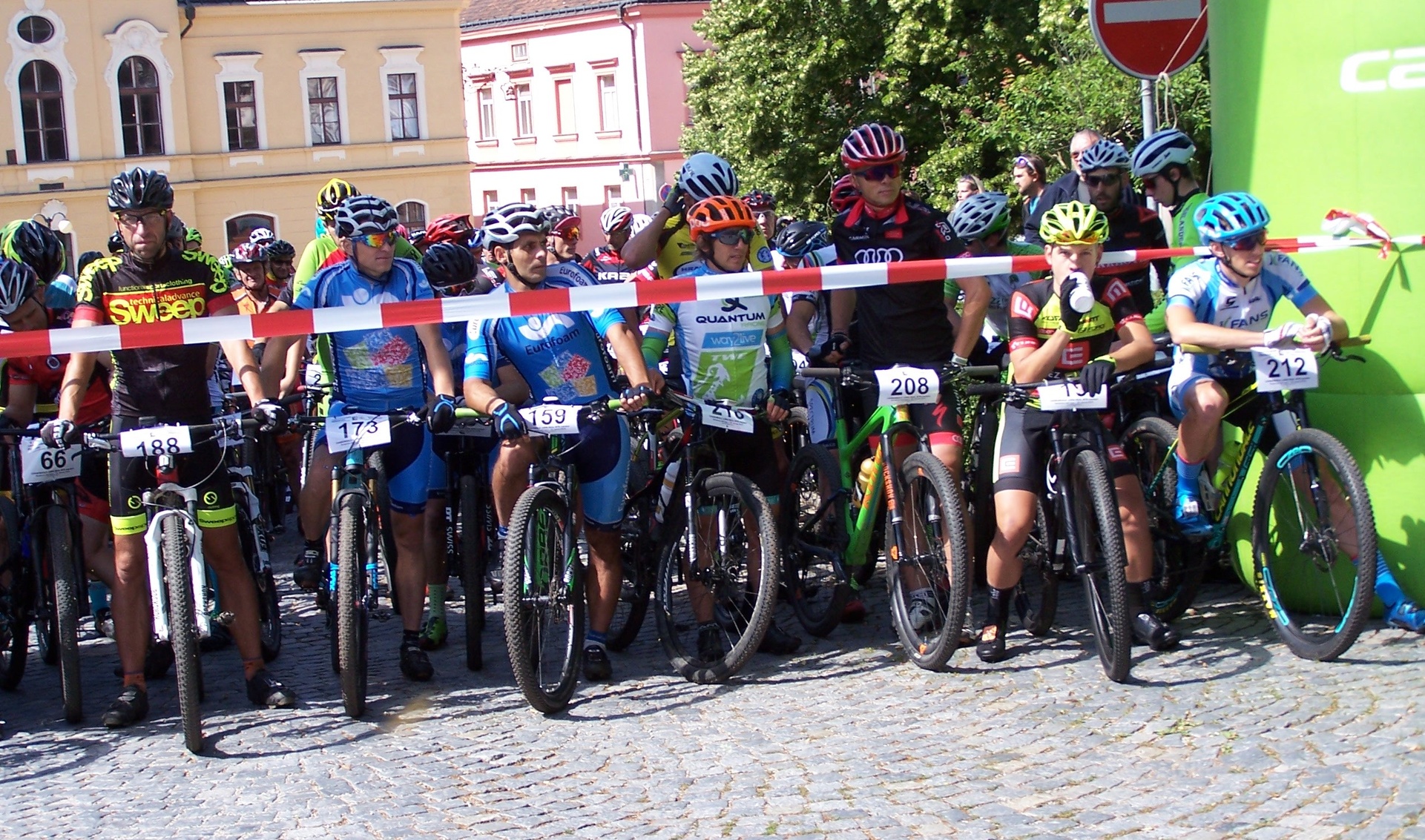 Závod byl odstartován v nádherném prostředí Kamenice nad Lipou, která stojí za návštěvu.