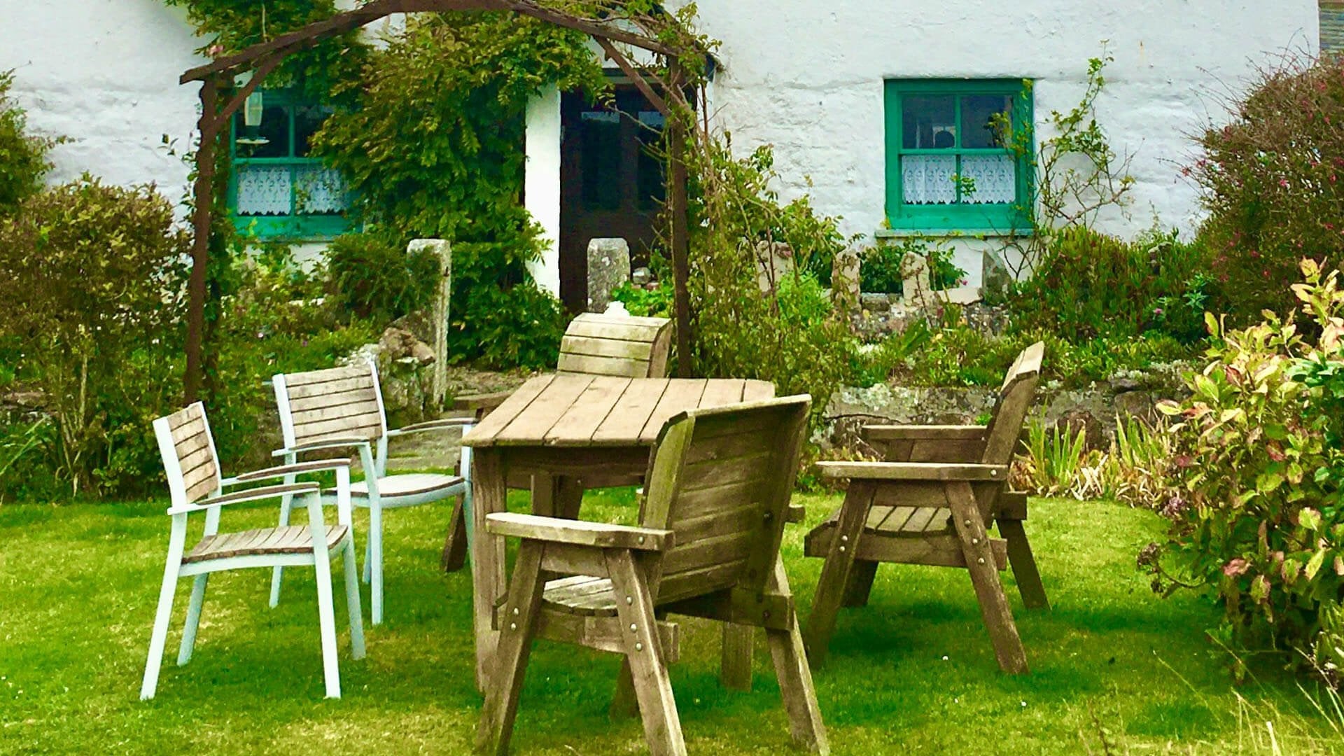 Venkovní posezení u&nbsp;chaty